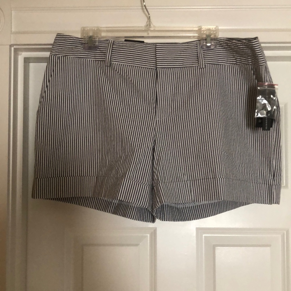 Women’a seersucker black/white shorts